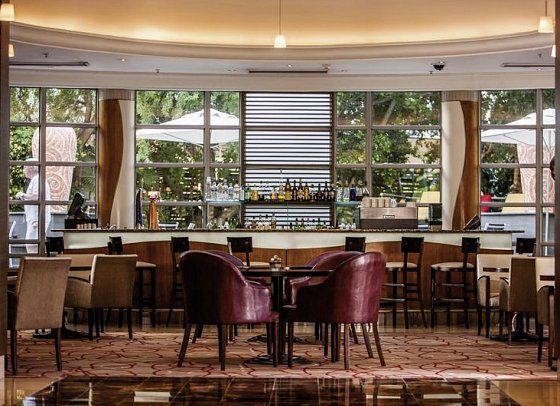 Southern Sun Waterfront - Restaurant