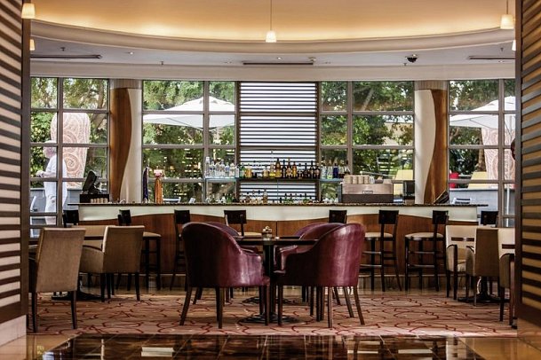 Southern Sun Waterfront - Restaurant