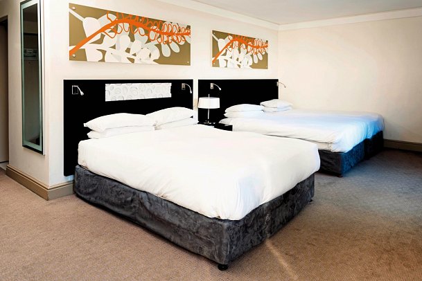 Onomo Hotel Inn On The Square - Wohnbeispiel Standard Family Room (Zimmercodierung FB1)