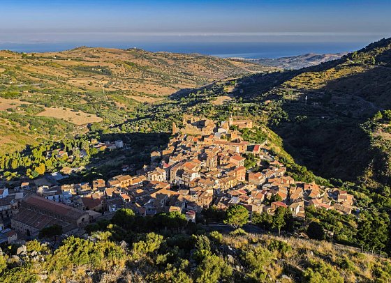Das malerische Sizilien bewusst entdecken - Bergdorf im Madoniengebirge