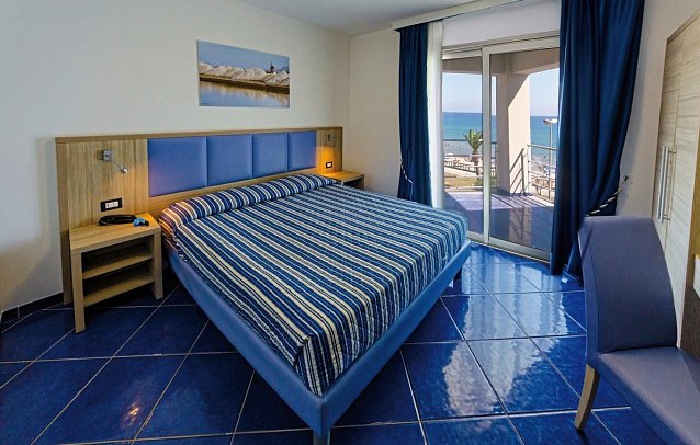 Astro Suite Hotel - Wohnbeispiel Suite Balcony Sea View (Zimmercodierung WB2)