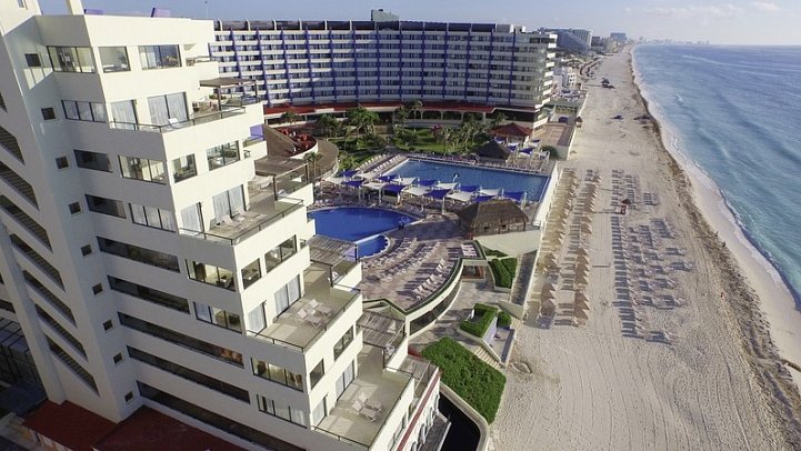 Crown Paradise Club Cancun