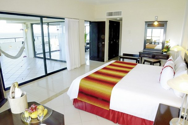 Crown Paradise Club Cancun