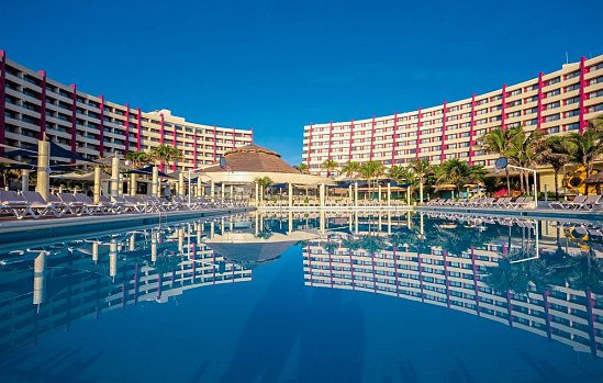 Crown Paradise Club Cancun