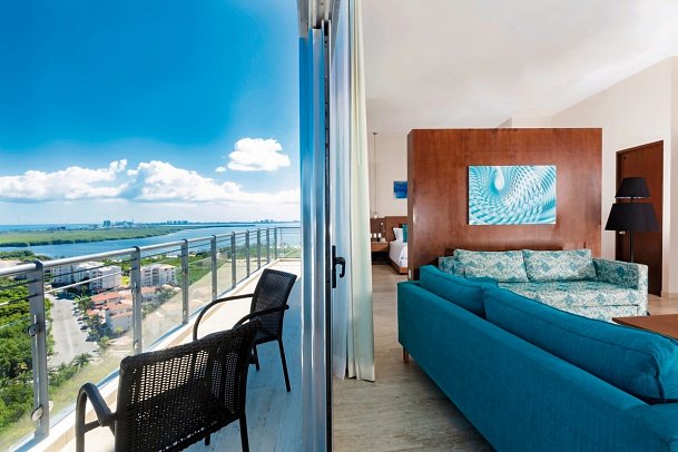 Krystal Urban Cancun