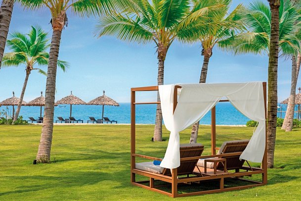 Wyndham Hoi An Royal Beachfront Resort