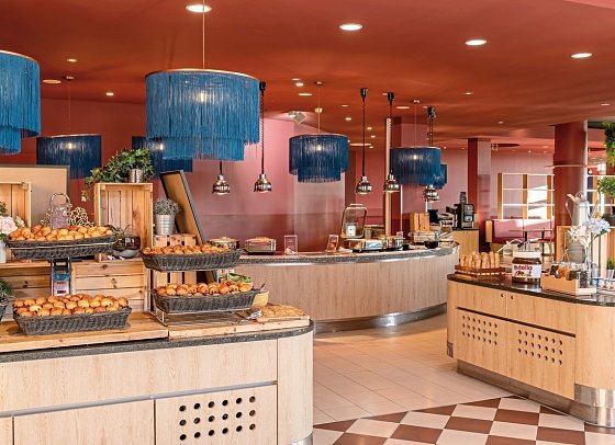 Grand Magic Hotel