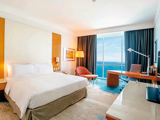 Hilton Doha - Wohnbeispiel Deluxe Sea View (Zimmercodierung UDM)