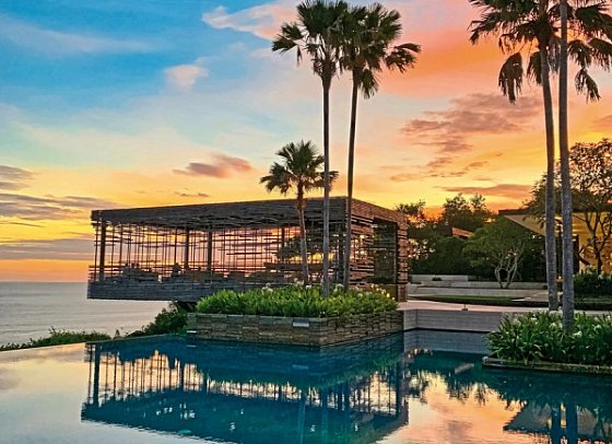 Alila Villas Uluwatu - Sunset Cabana Bar