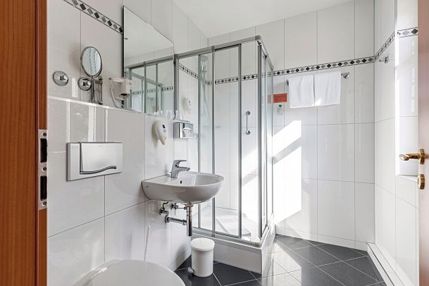 Andante Hotel Dresden - Beispiel Bad Doppelzimmer Standard (Zimmercodierung DB1)