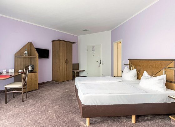 Andante Hotel Dresden - Wohnbeispiel Standard Doppelzimmer Balkon (Zimmercodierungen DB2 & DP4)