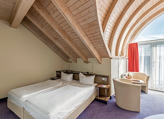 Andante Hotel Dresden - Wohnbeispiel Standard Doppelzimmer Balkon (Zimmercodierungen DB2 & DP4)