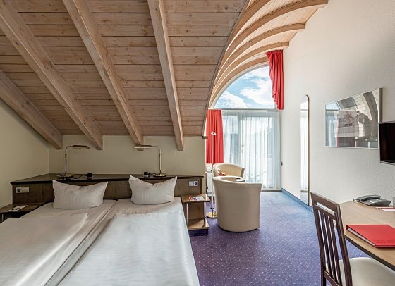Andante Hotel Dresden - Wohnbeispiel Standard Doppelzimmer Balkon (Zimmercodierungen DB2 & DP4)