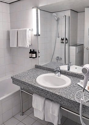 Hotel Dresden Neustadt - Beispiel Bad (Zimmercodierungen DG1 & TS1)