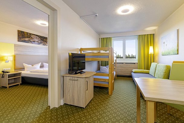 Hotel Am Bühl - Wohnbeispiel Familienzimmer (Zimmercodierungen FB1 & FP2)