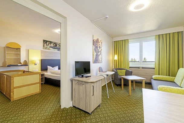 Hotel Am Bühl - Wohnbeispiel Familienzimmer (Zimmercodierungen FB1 & FP2)