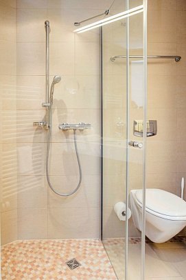 Kulturhotel Fürst Pückler Park - Beispiel Bad Doppelzimmer (Zimmercodierungen DB1, EB1, DX2 & DX3)