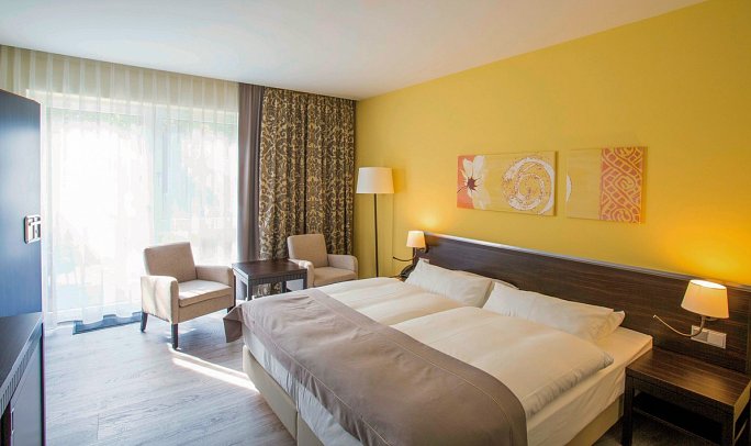 HEIDE SPA Hotel & Resort - Wohnbeispiel Doppelzimmer Balkon oder Terrasse (Zimmercodierung DB2)