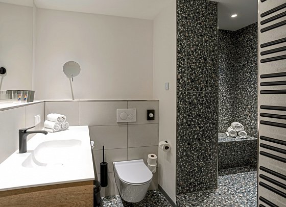 Elldus Resort - Familotel Erzgebirge - Wohnbeispiel Familien-Suite Premium (Zimmercodierung OM1)