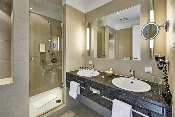 Hotel Elbresidenz an der Therme Bad Schandau - Beispiel Bad Doppelzimmer (Zimmercodierungen DB1, DB2, DB3 & DB4)