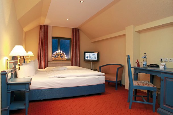 Buntes Haus Hotel Erbgericht - Wohnbeispiel Doppelzimmer Nussknacker (Zimmercodierung DB2)