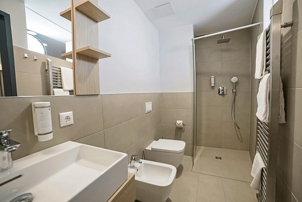 Summit of Saxony Resort Oberwiesenthal - Wohnbeispiel Living Appartement (Zimmercodierungen AB1 & AC1)