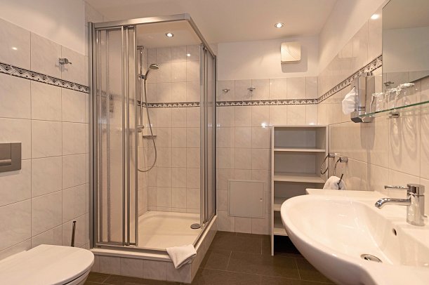 Hotel Europa - Beispiel Bad Doppelzimmer (Zimmercodierung DB1)