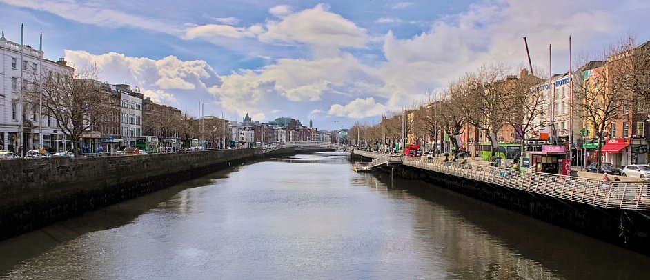 Entlang der Höhepunkte Irlands - River Liffey, Dublin City