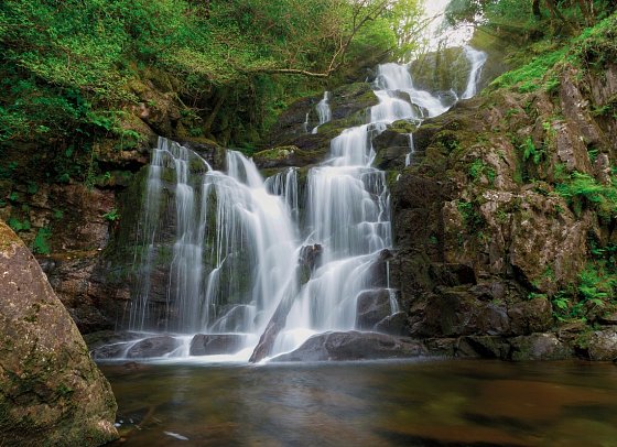 Entlang der Höhepunkte Irlands - Torc Wasserfall, Killarney NP