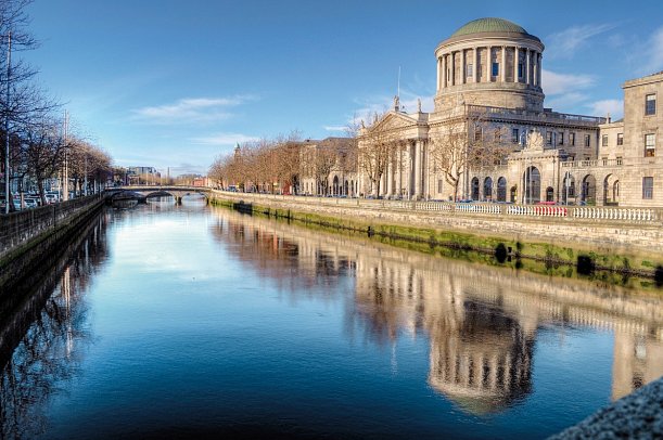 Bahnerlebnisreise Nordirland und der Westen - Four Courts, Dublin