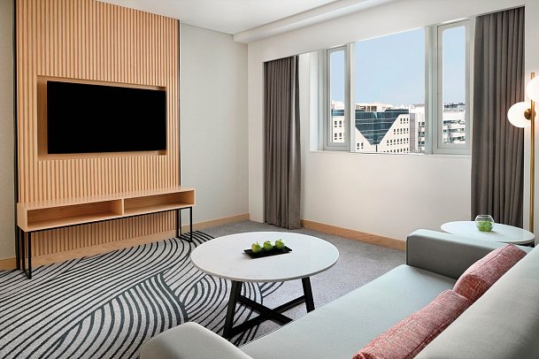 Crowne Plaza Dubai Jumeirah - Wohnbeispiel Junior Suite (Zimmercodierung JB1)