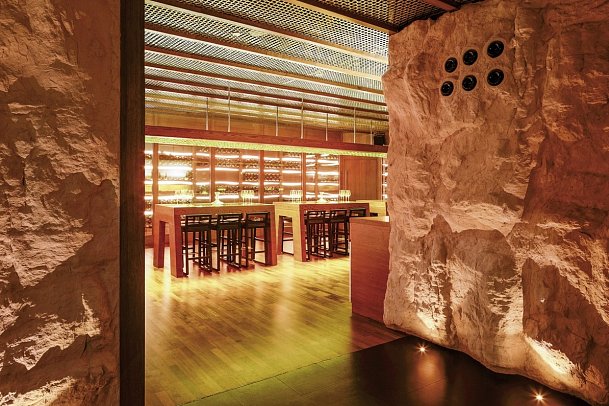 Conrad Dubai - Restaurant Cave