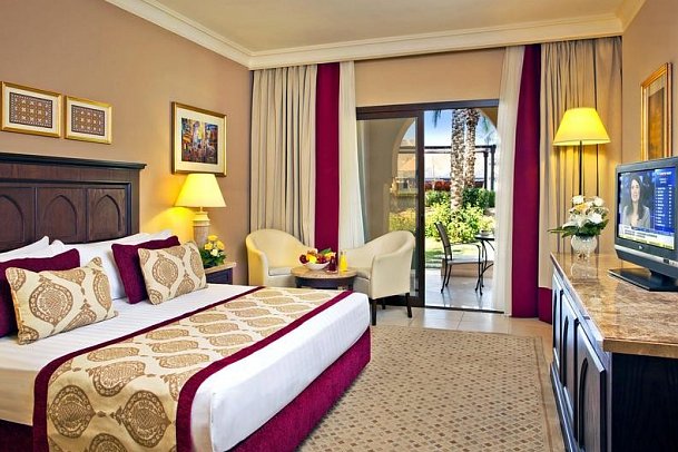 Miramar Al Aqah Beach Resort - Wohnebeispiel Deluxe Room Pool View (Zimmercodierung UD2)