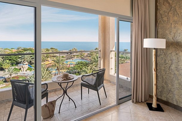 Fujairah Rotana Resort & Spa Al Aqah Beach - Wohnbeispiel Ocean View One Bedroom Suite with Balcony (Zimmercodierung WB2)
