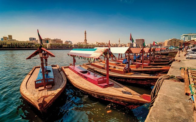 Arabische Eindrücke - Traditionelles Taxiboot Abra, Dubai Creek