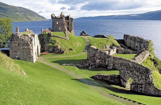 Herrschaftliches Schottland - Urquhart Castle und Loch Ness