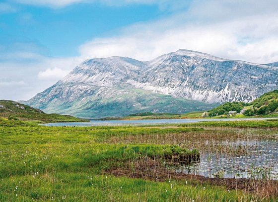 Bahnerlebnisreise Schottlands Ostküste - Landschaft bei Loch Ness