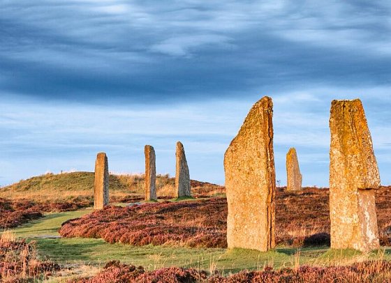 Schottlands faszinierender Inseltraum - Ring von Brodgar, Orkney Inseln