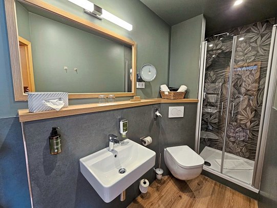Hotel Am Kaisersaal - Beispiel Bad Doppelzimmer Standard (M) (Zimmercodierung DB1)