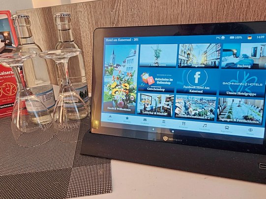 Hotel Am Kaisersaal - Beispiel Tablet (Zimmercodierungen DE1, DB1 & DF3)