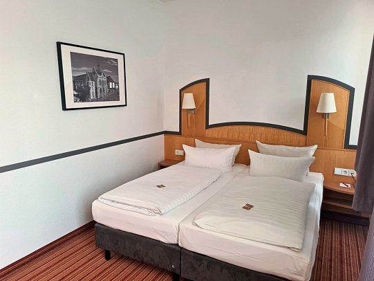 Hotel Am Kaisersaal - Wohnbeispiel Doppelzimmer Standard (Zimmercodierung DB1)