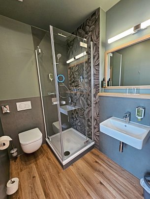 Hotel Am Kaisersaal - Beispiel Bad Doppelzimmer Economy (S) (Zimmercodierung DE1)