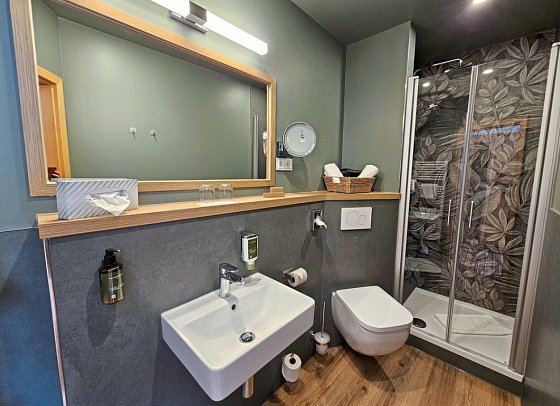Hotel Am Kaisersaal - Beispiel Bad Doppelzimmer Standard (M) (Zimmercodierung DB1)