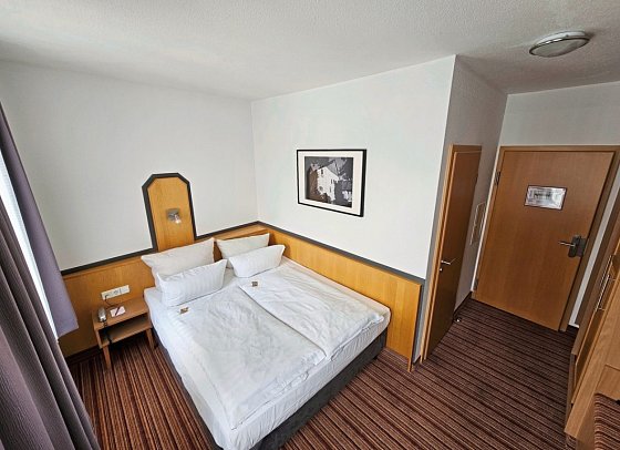 Hotel Am Kaisersaal - Wohnbeispiel Doppelzimmer Economy (S) (Zimmercodierung DE1)