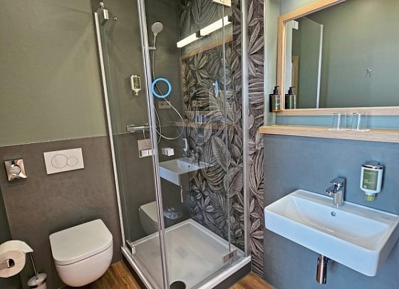Hotel Am Kaisersaal - Beispiel Bad Doppelzimmer Economy (S) (Zimmercodierung DE1)