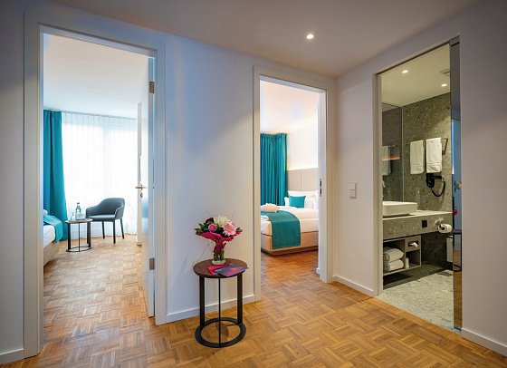 Hotel an der Therme Bad Sulza - Wohnbeispiel Familienzimmer Premium Balkon (Zimmercodierungen FM1, FM2, FB1 & XB2)