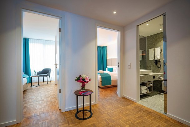 Hotel an der Therme Bad Sulza - Wohnbeispiel Familienzimmer Premium Balkon (Zimmercodierungen FM1, FM2, FB1 & XB2)