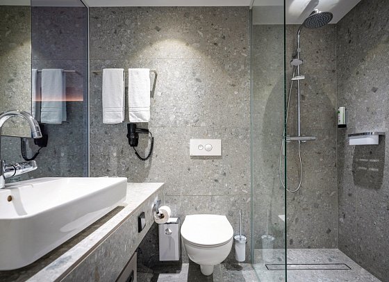 Hotel an der Therme Bad Sulza - Wohnbeispiel Familienzimmer Premium Balkon (Zimmercodierungen FM1, FM2, FB1 & XB2)