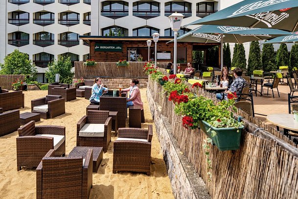 AHORN Berghotel Friedrichroda - Biergarten im Außenbereich des Hotels