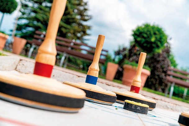 AHORN Berghotel Friedrichroda - Eisstockschießen im Außenbereich